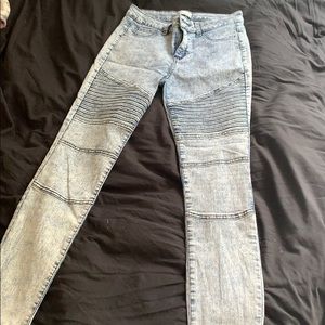 Skinny distressed jeans